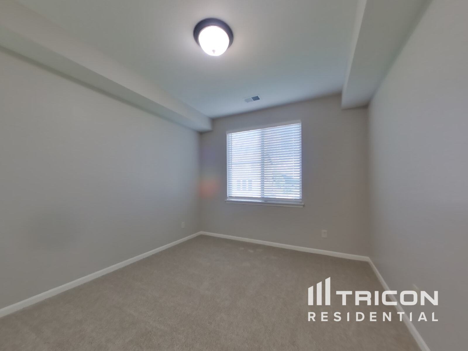 Building Photo - 1029 NE Copperwood Dr