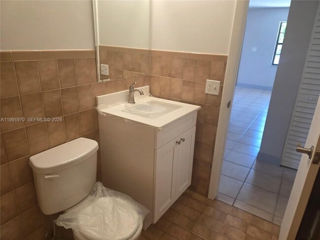 Building Photo - 2331 SW 31st Ave