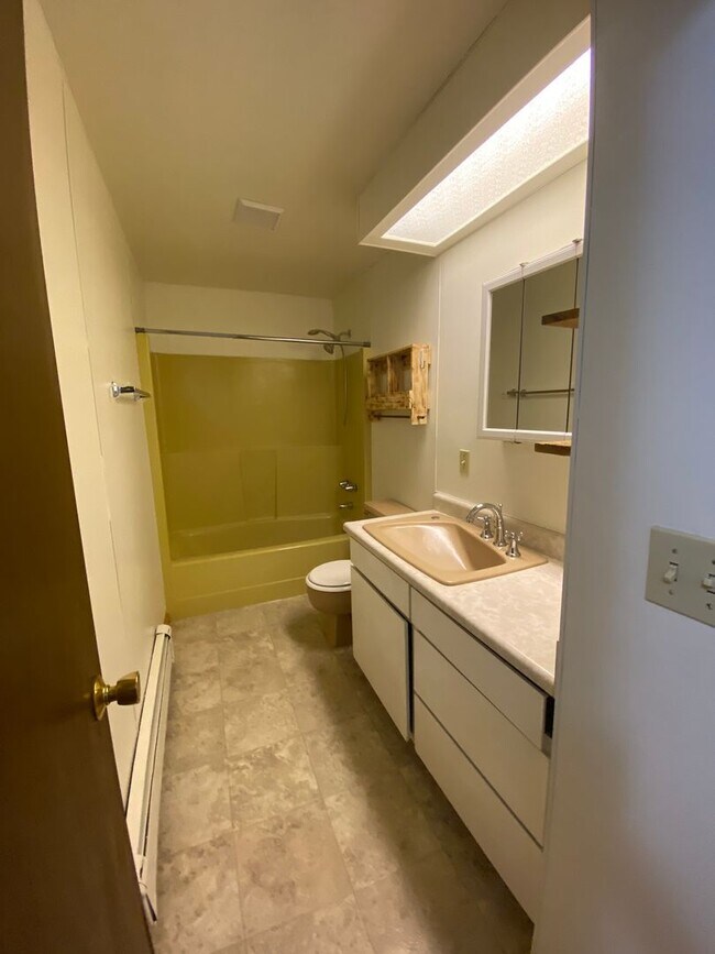 Building Photo - 2164 Island Cir