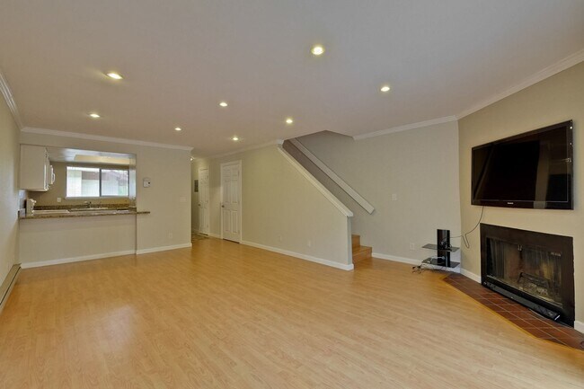 Building Photo - Popular Woodside Commons at Its Finest.