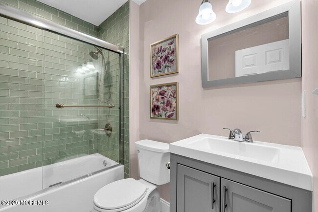 Building Photo - 18 Cotswold Cir