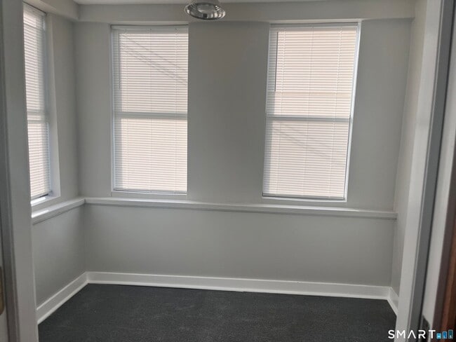 Building Photo - 460 Anson St