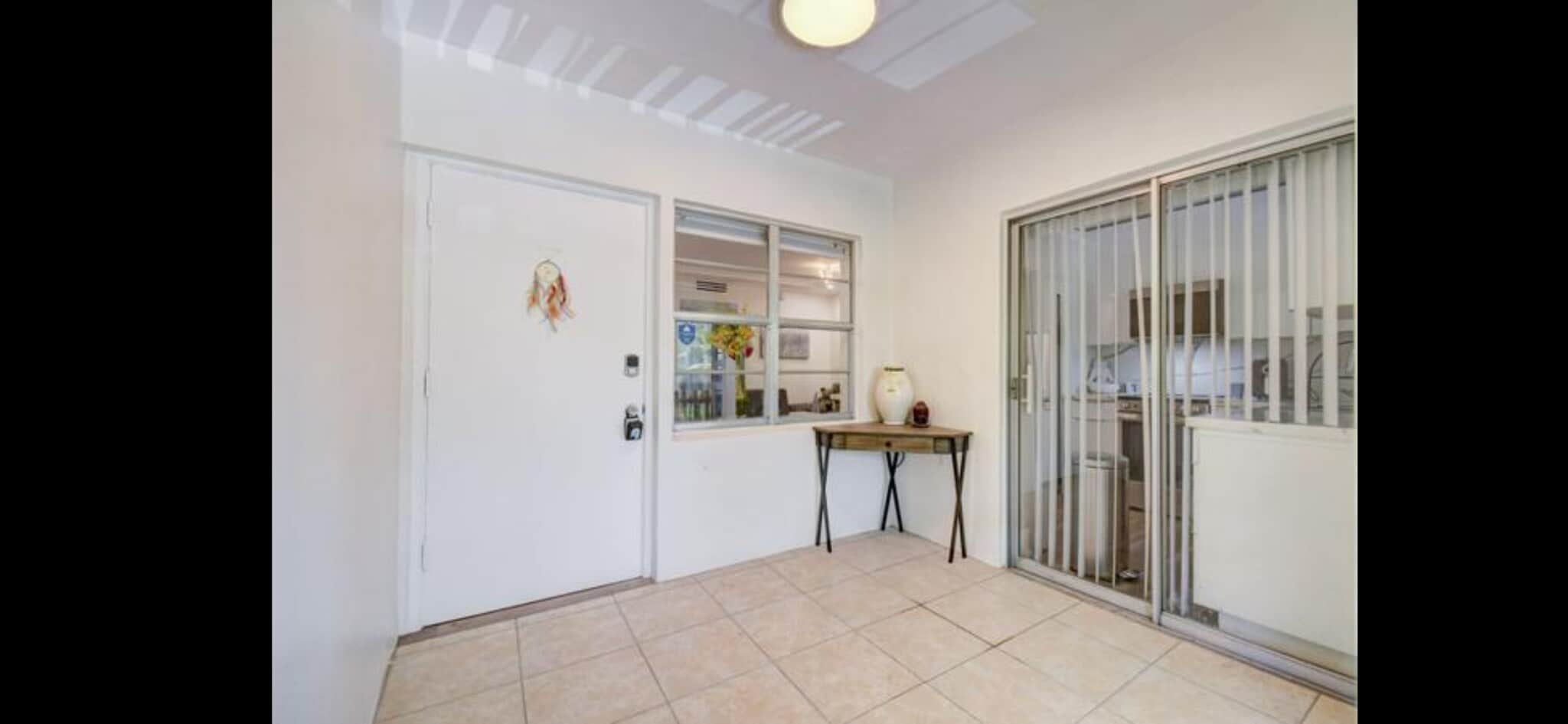 Building Photo - 100 Royal Palm Way