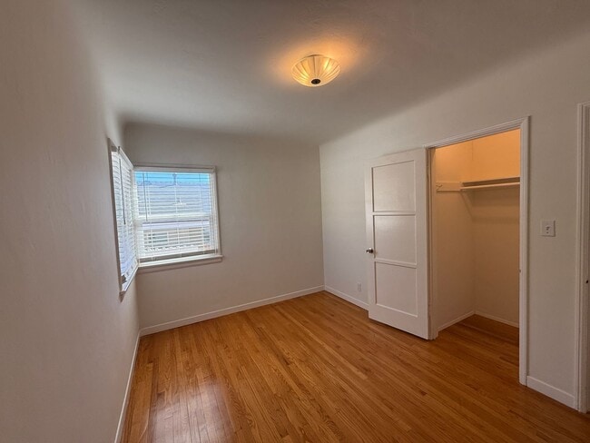 Building Photo - Amazing 3 Bedroom Montrose Home!