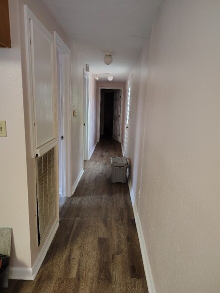 Building Photo - 804 Lazy Ln