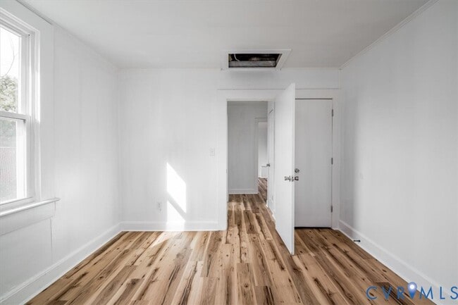 Building Photo - 1609 Buren St