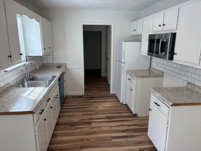 Building Photo - Murfreesboro-Cason Ln area 3BR/2BA+ Garage