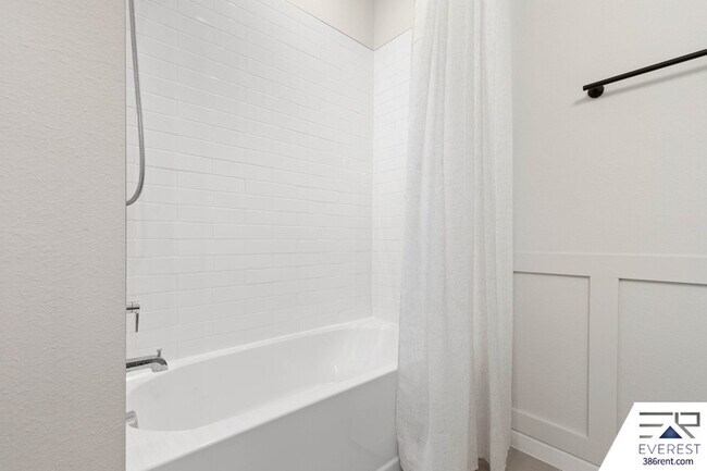 Building Photo - 249 Montgomery Ct