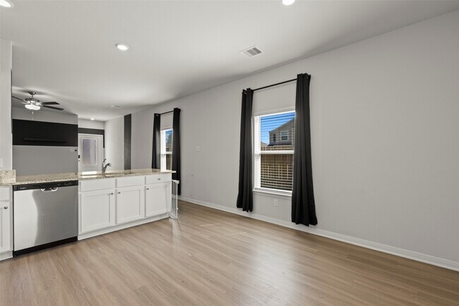 Building Photo - 11430 Amber Plns Dr