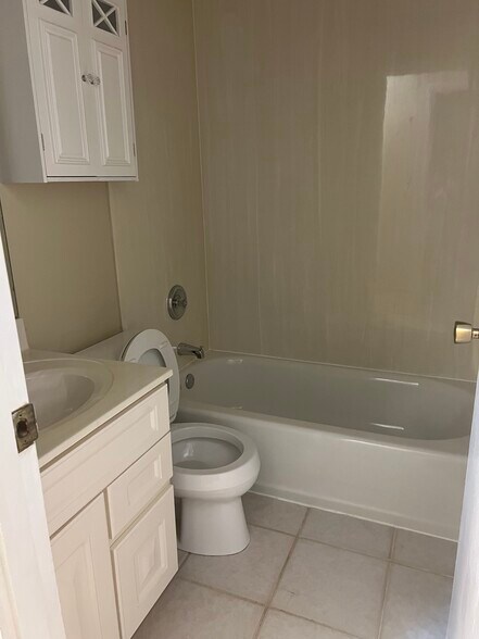 Building Photo - 524 Ranch Dr