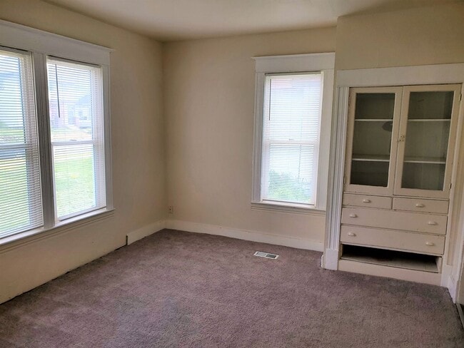 Building Photo - Fantastically updated Monroe District Area 3BR/1.5BA House