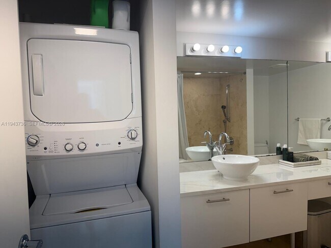 Building Photo - 41 SE 5th St