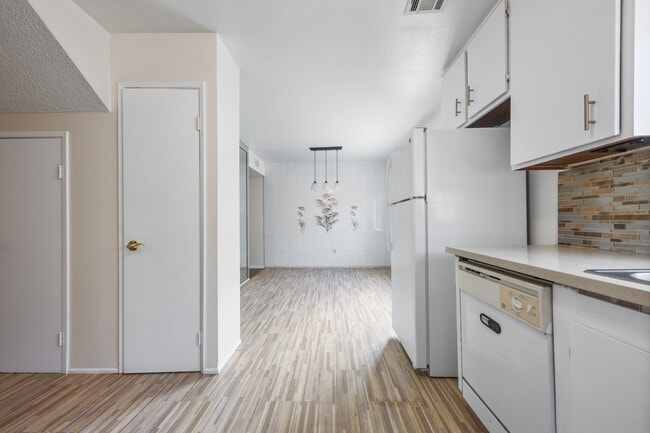 Building Photo - 515 W Gardena Blvd