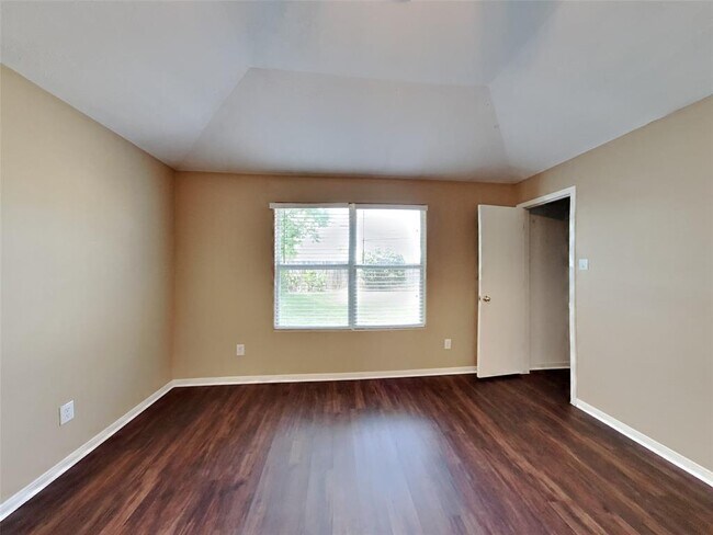 Building Photo - 5215 Lavender Ln
