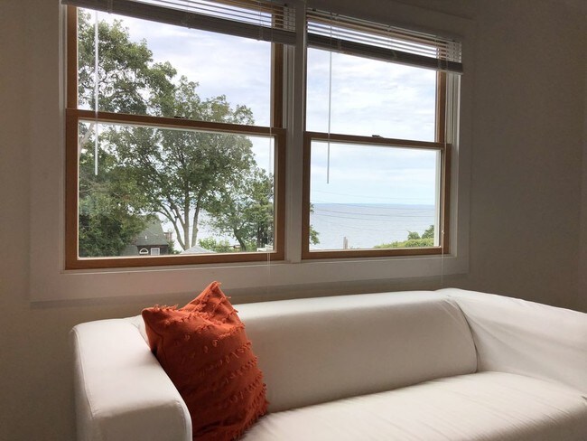 Building Photo - 30 Point Breeze Dr