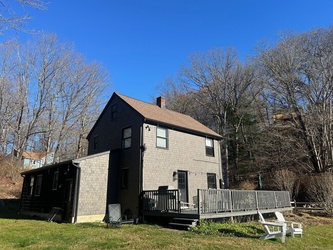 Building Photo - 21 Simpaug Turnpike