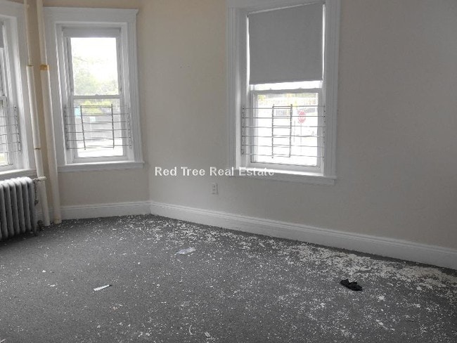 Building Photo - 235 Park Dr