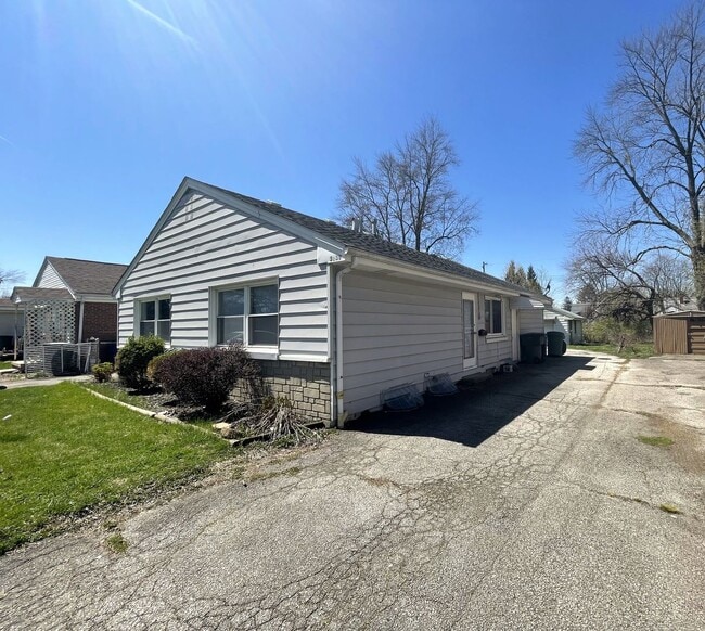 Building Photo - 3137 Maize Rd