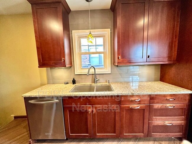 Building Photo - 5120 Franklin St