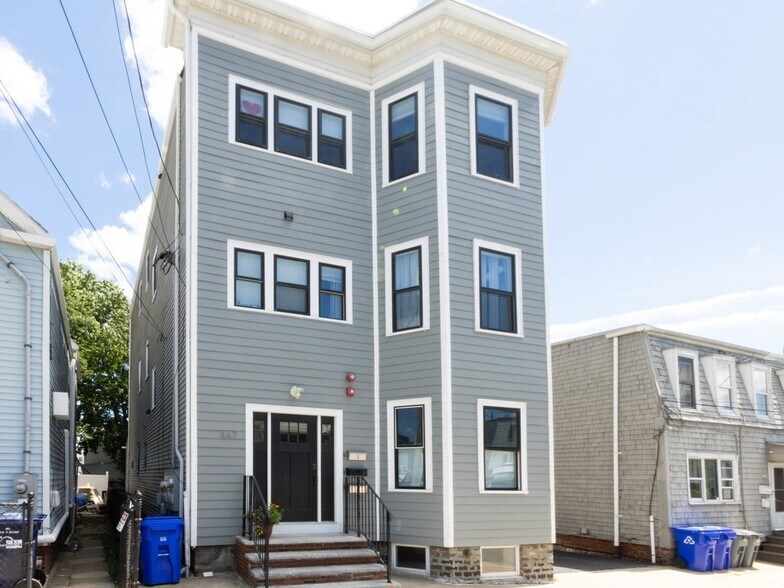 Building Photo - 447 Frankfort St