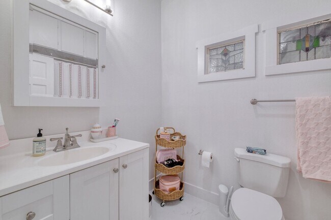 Building Photo - Top of the line remodeled 5 BED in the har...
