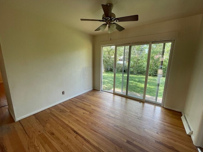 Building Photo - 3-Bedroom Standalone Home with Fenced Yard...