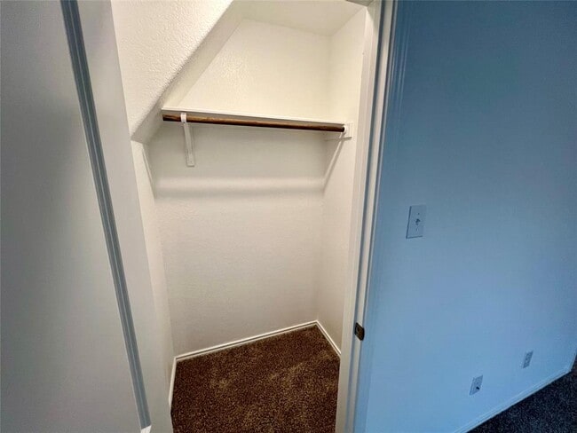 Building Photo - 420 Halfmoon Dr