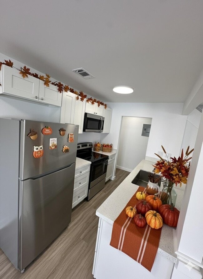 Building Photo - 103 E Tiffany Dr