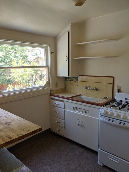 Kitchen - 2801 Fulton St