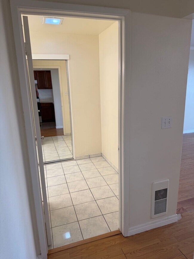 Building Photo - 3266 Ashford St