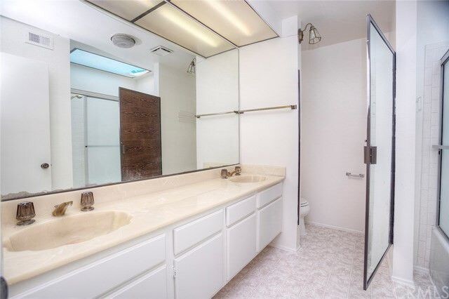 Building Photo - 630 E Garfield Ave