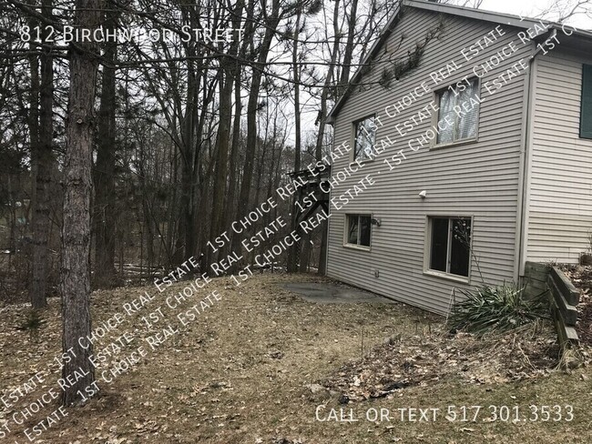 Building Photo - Available December - Great 3-BDR 3-BTH Hom...