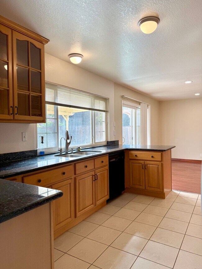 Building Photo - $4,100 - GORGEOUS 4 BEDROOM UNION CITY HOME
