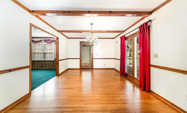 Building Photo - Charming ranch home 3 bedrooms and 2 bathrooms in Burlington w/ 5 garage spaces.