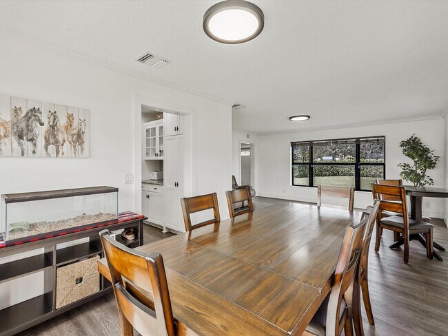 Building Photo - 1350 C Rd