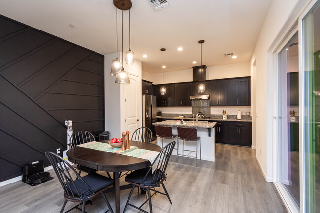 Dining area in kitchen - 4412 Natomas Central Dr