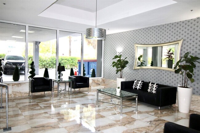 Building Photo - 1255 Collins Ave