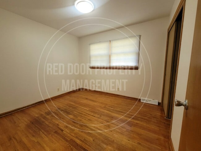 Building Photo - 1402 W Lotus St