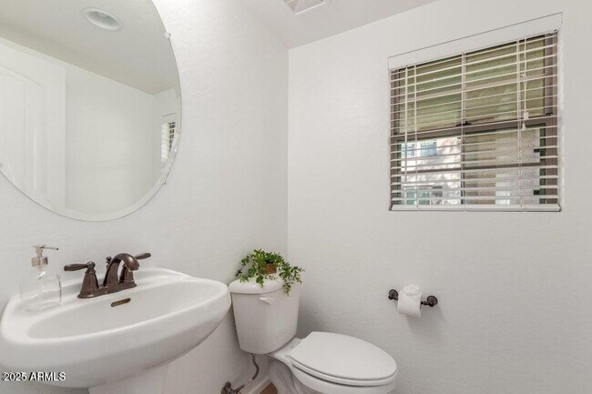 Building Photo - 3467 S Falcon Dr