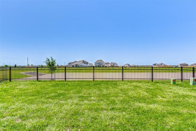 Building Photo - 4953 Almond Ter Dr