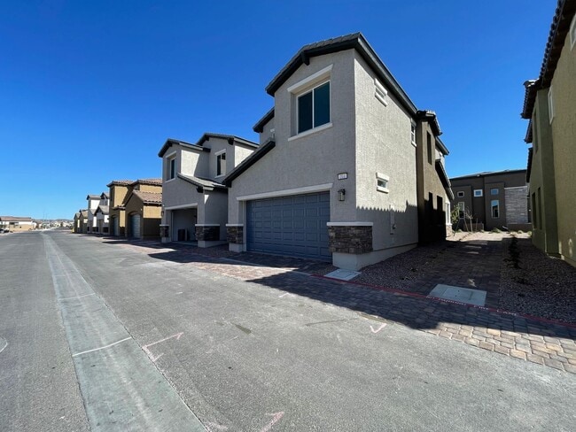 Building Photo - 3 BED 2.5 BATH 2 CAR GARAGE TOWNHOME FOR RENT IN CADENCE MASTER PLANNED COMMUNITY