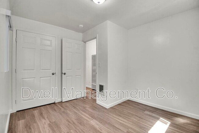Building Photo - 9105 Rosedale Dr