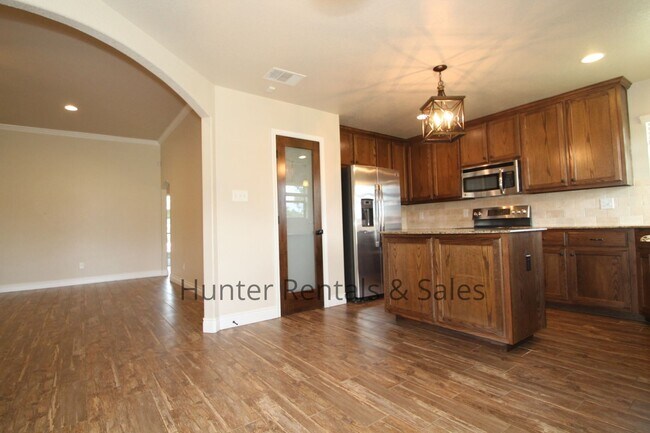 Building Photo - 1104 Wren Cir