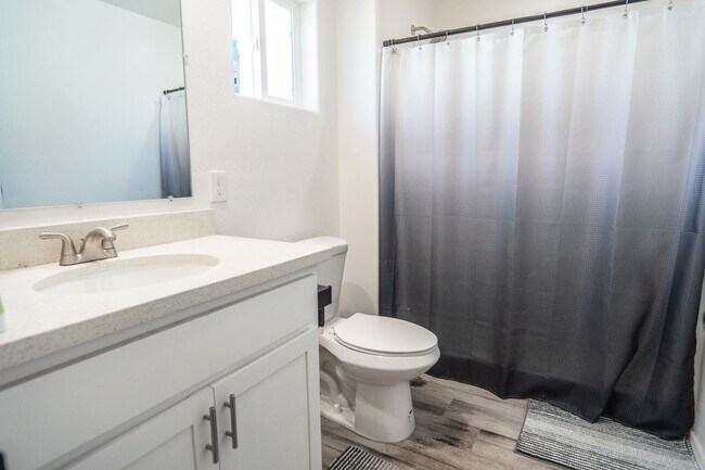 Building Photo - Prime Location Living: 3-Bedroom Gem Near Sam's Club & Yuma Palm Mall