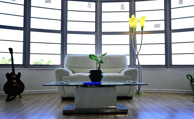 Building Photo - 3051 NE 48th St