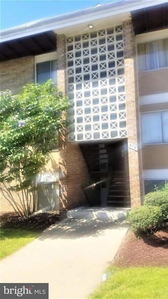 Primary Photo - 572 Wilson Bridge Dr