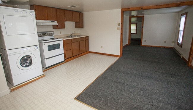 Building Photo - 547 Layman Ave