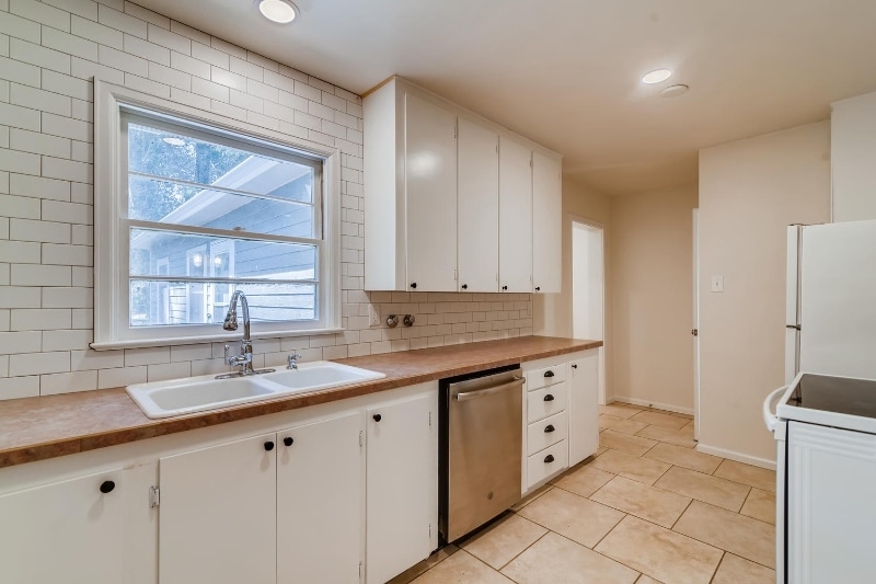 Building Photo - 623 S Grant Ave