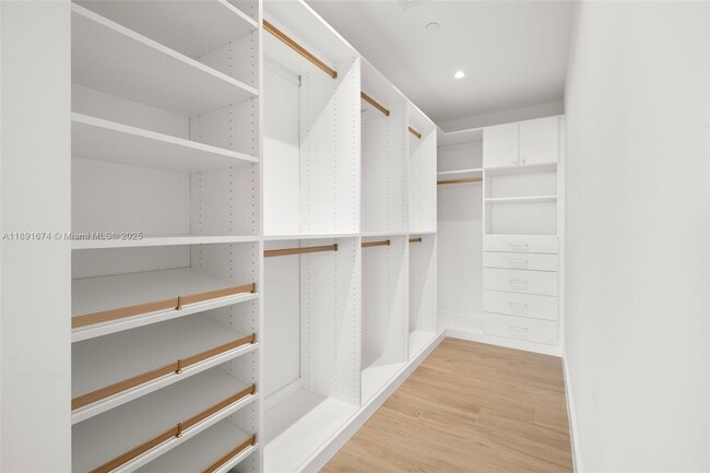 Building Photo - 2678 Tigertail Ave
