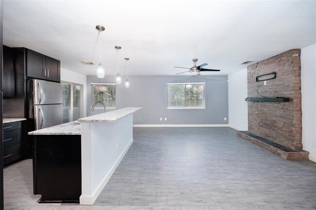 Building Photo - 802 Prince Valiant Dr